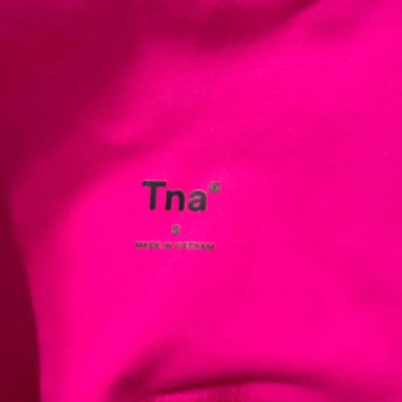 Aritzia TNA Biker Shorts 8.5" Hot  Pink Size Small - Picture 4 of 5
